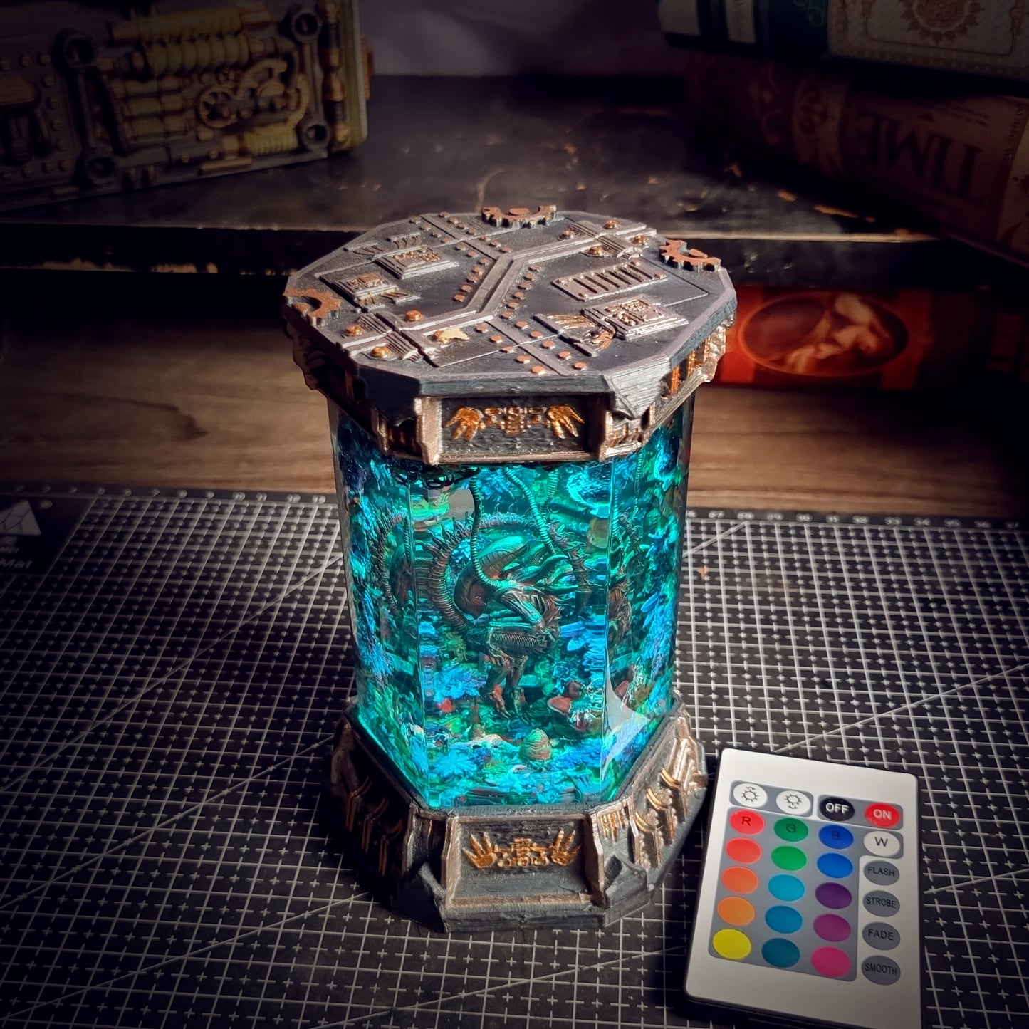 HEXAGON ALIEN LAMP