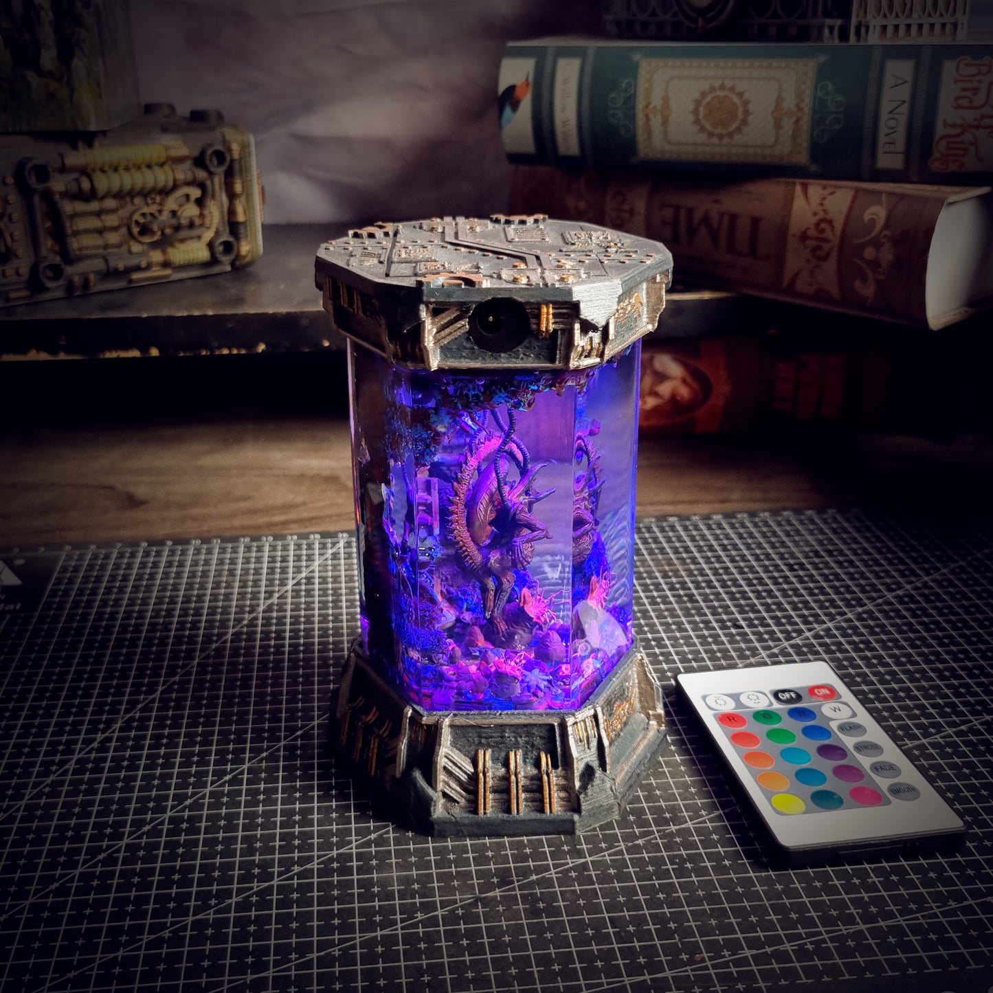 HEXAGON ALIEN LAMP