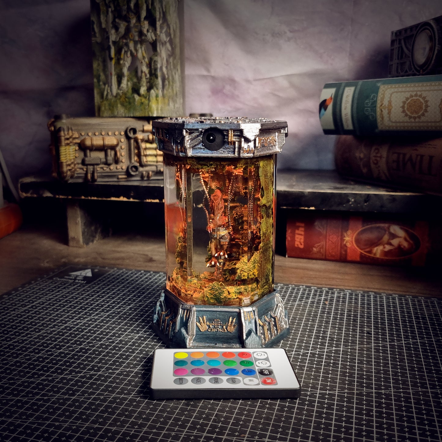 HEXAGON T-REX LAMP