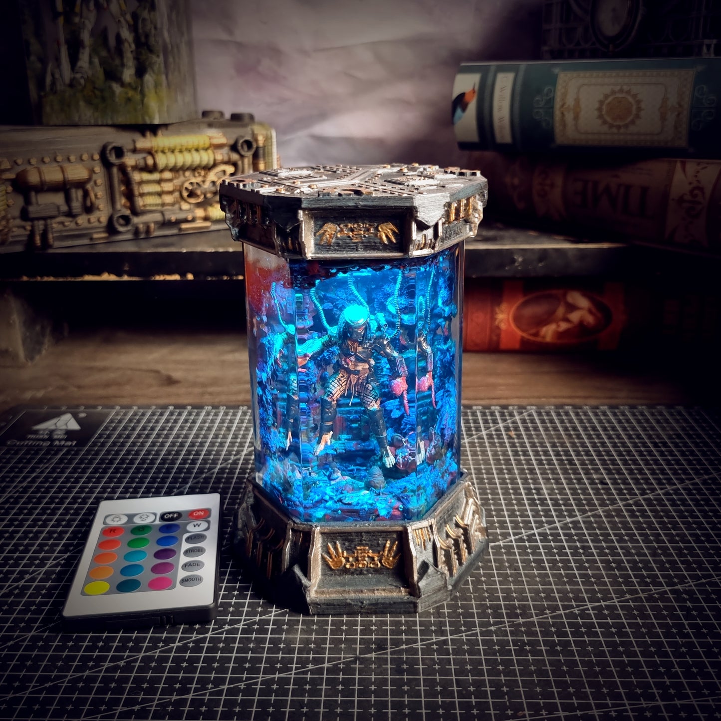HEXAGON PREDATOR LAMP