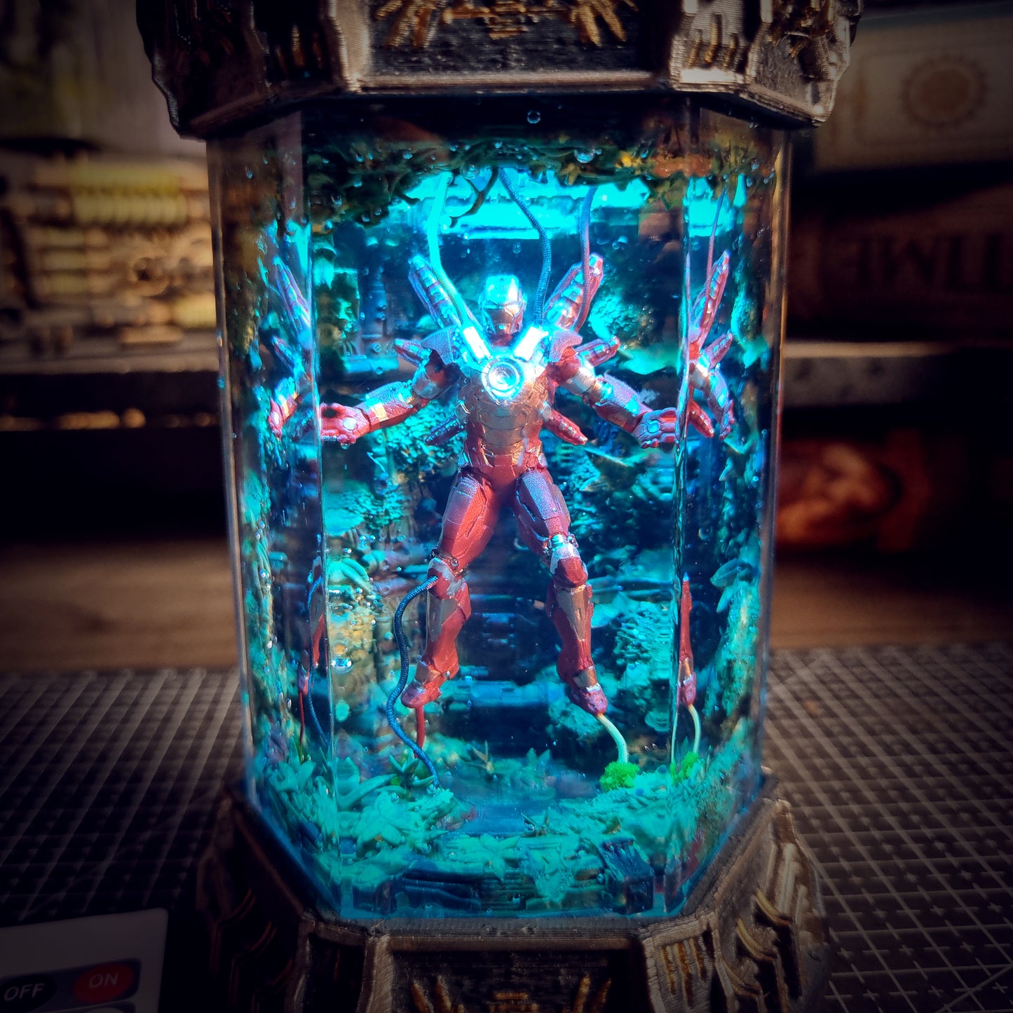 HEXAGON IRON MAN V2 LAMP