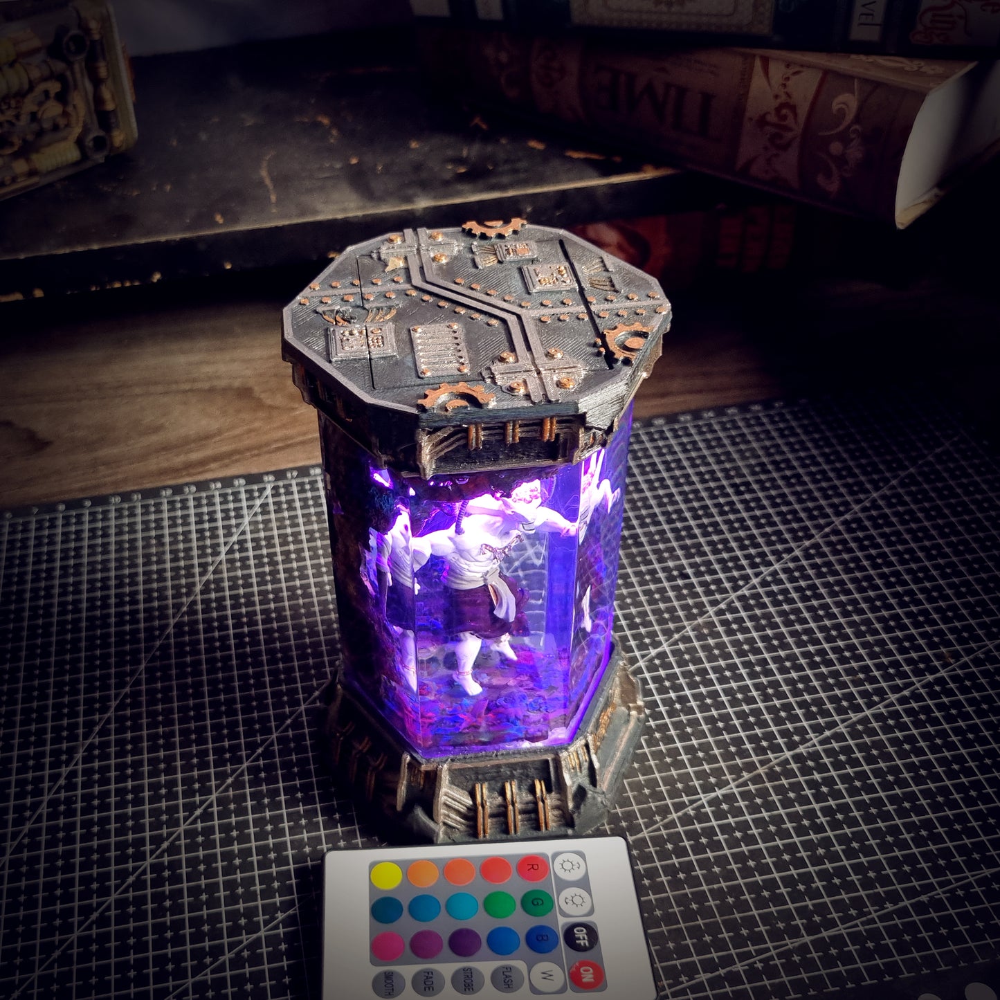HEXAGON MAHORAGA LAMP