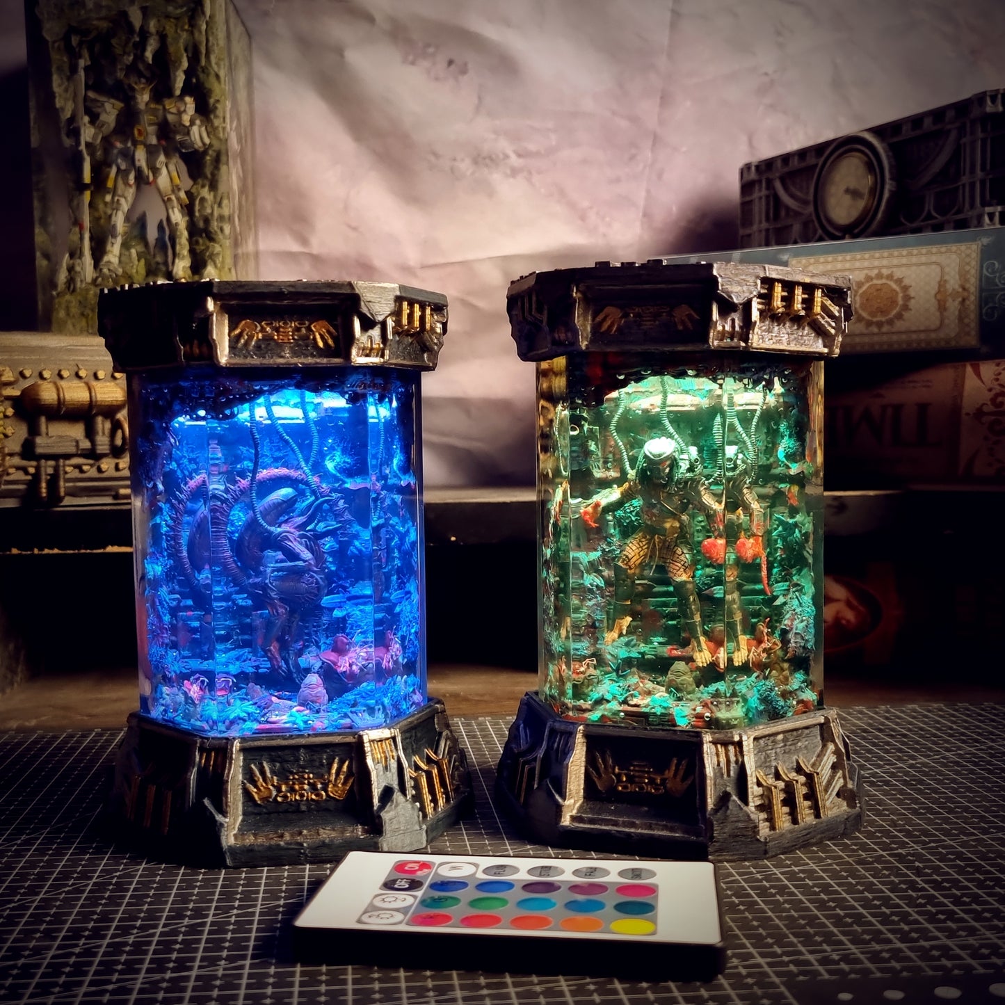 HEXAGON PREDATOR LAMP