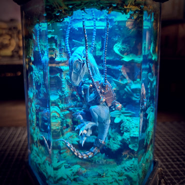 HEXAGON RAPTOR LAMP